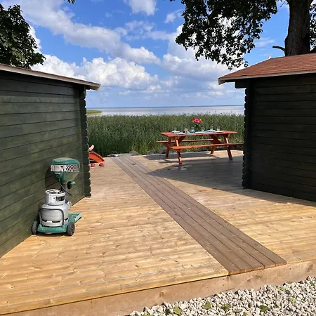 مكان تخييم Suure-kuuse Kaempingud Otse Jaerve Kaldal