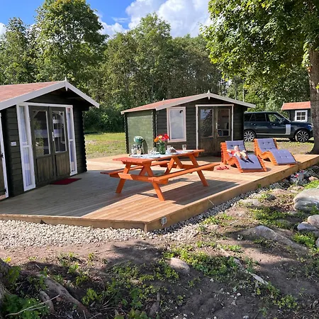 مكان تخييم Suure-kuuse Kaempingud Otse Jaerve Kaldal *