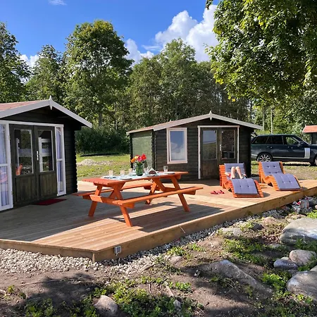 Suure-kuuse Kaempingud Otse Jaerve Kaldal Valma