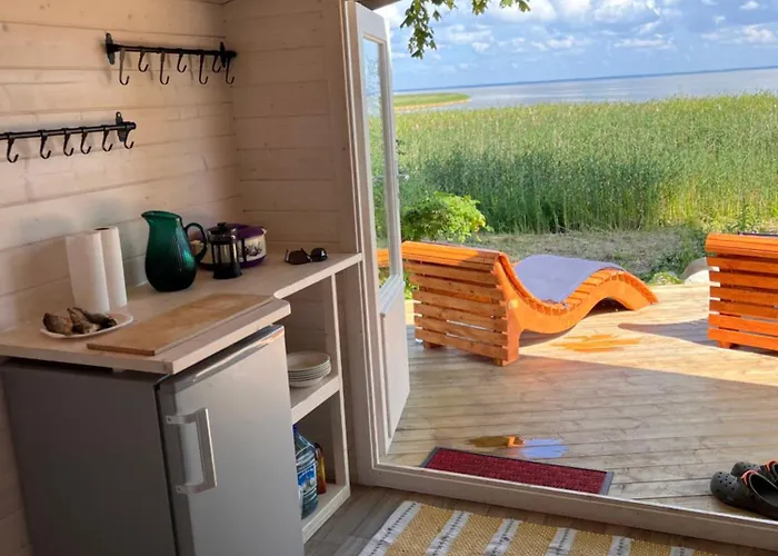 مكان تخييم Suure-kuuse Kaempingud Otse Jaerve Kaldal