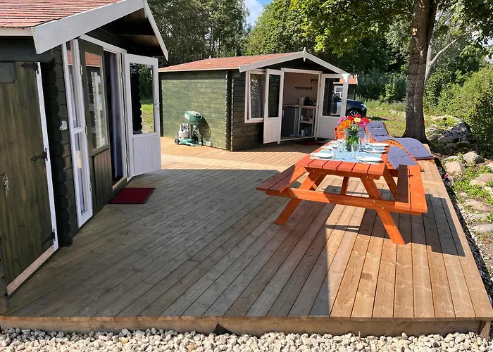 Suure-kuuse Kaempingud Otse Jaerve Kaldal * Valma