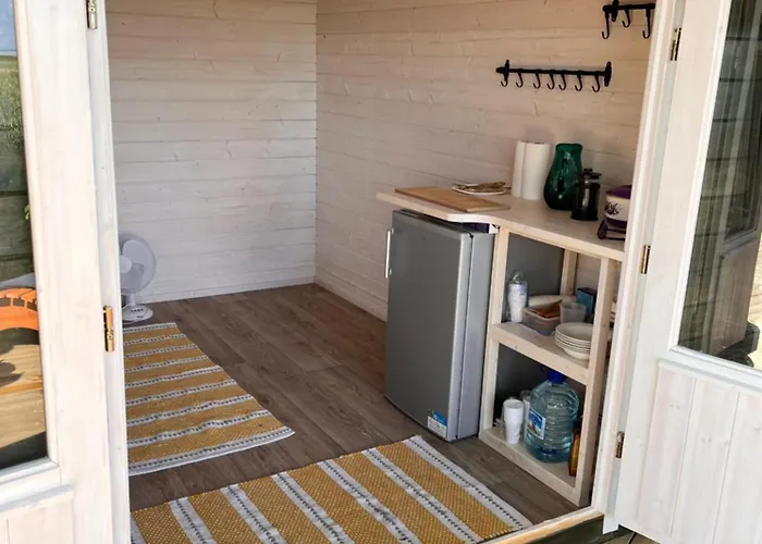 مكان تخييم Suure-kuuse Kaempingud Otse Jaerve Kaldal Valma