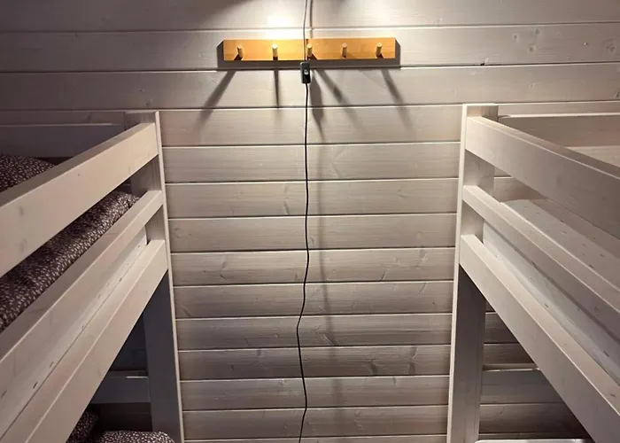 Suure-kuuse Kaempingud Otse Jaerve Kaldal