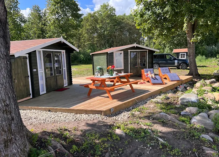 مكان تخييم Suure-kuuse Kaempingud Otse Jaerve Kaldal *