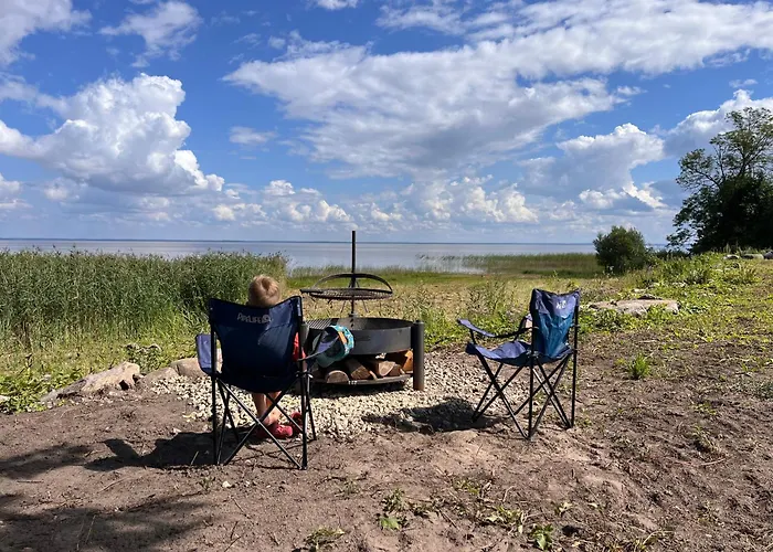 مكان تخييم Suure-kuuse Kaempingud Otse Jaerve Kaldal Valma