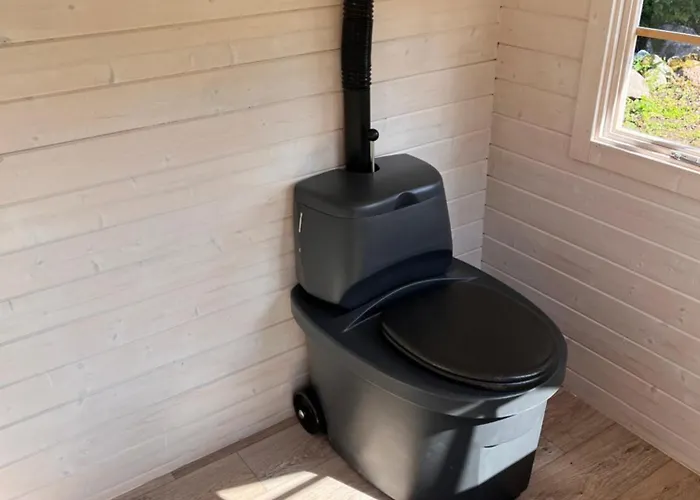 Suure-kuuse Kaempingud Otse Jaerve Kaldal * Valma